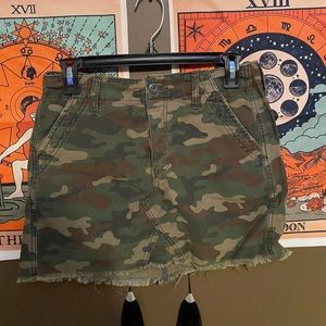 american eagle camo mini skirt
